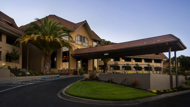 Exterior of Hotel Best Western Plus at Novato Oaks Inn, Novato CA